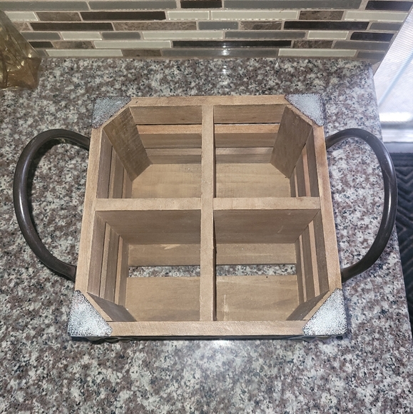 Furniture Finds Whitewashed 4 Bottle Tabletop Wine Crate - Picture 2 of 5